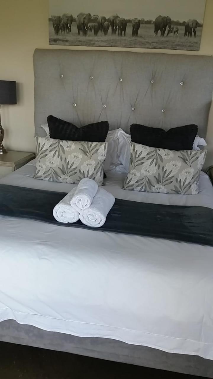 Lola'S Self Catering Accommodation Кларенс Екстериор снимка