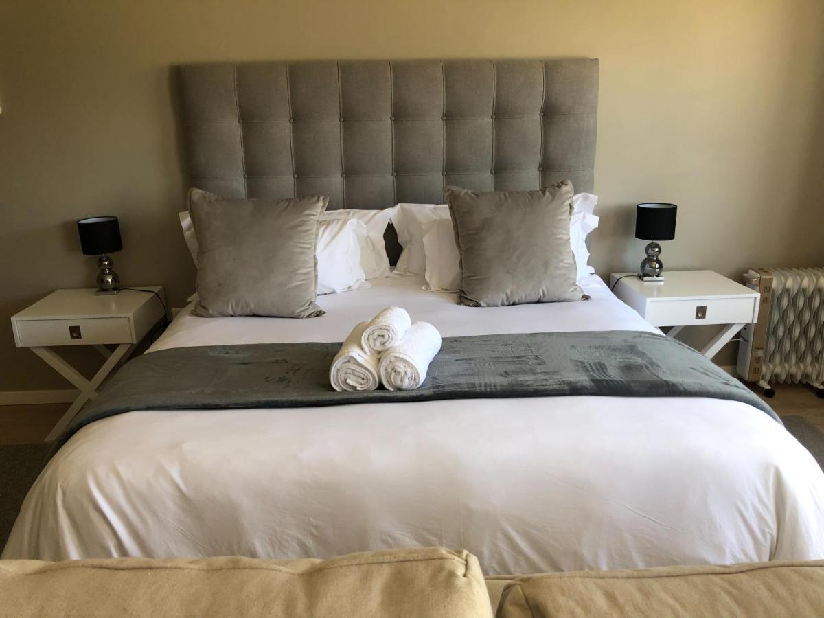 Lola'S Self Catering Accommodation Кларенс Екстериор снимка
