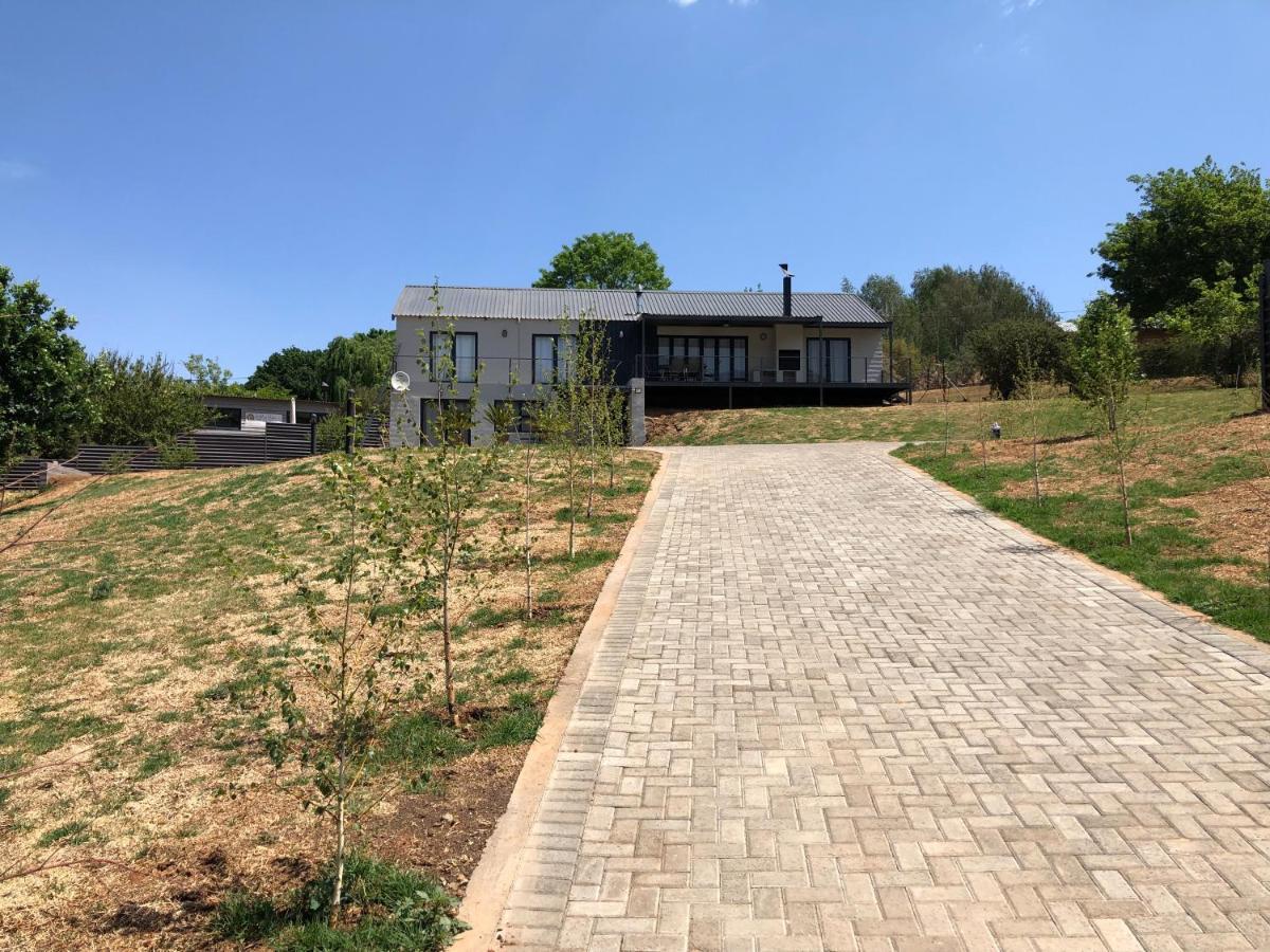Lola'S Self Catering Accommodation Кларенс Екстериор снимка