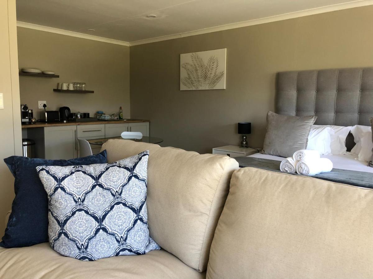 Lola'S Self Catering Accommodation Кларенс Екстериор снимка