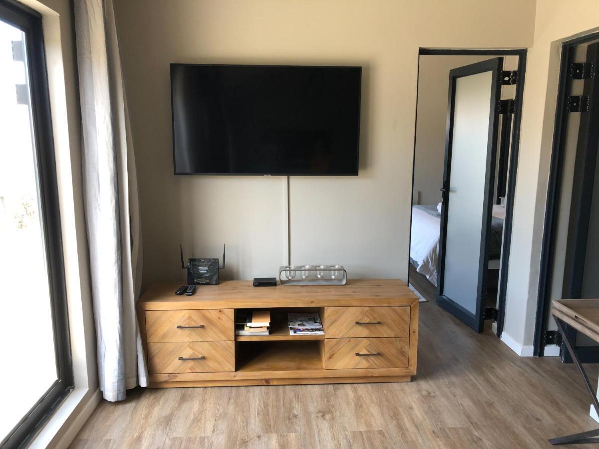 Lola'S Self Catering Accommodation Кларенс Екстериор снимка