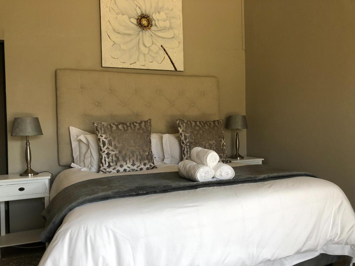 Lola'S Self Catering Accommodation Кларенс Екстериор снимка
