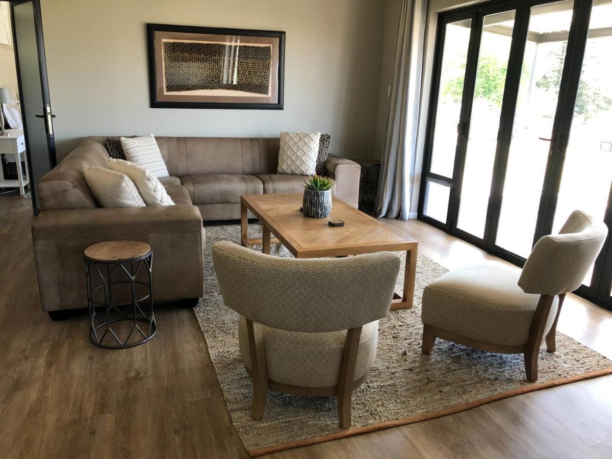 Lola'S Self Catering Accommodation Кларенс Екстериор снимка