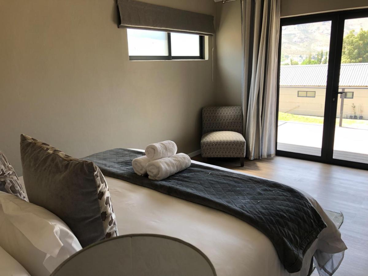 Lola'S Self Catering Accommodation Кларенс Екстериор снимка