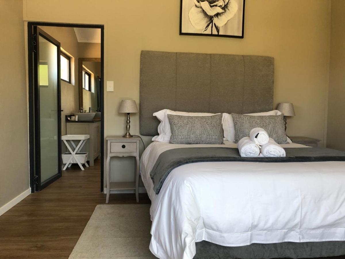 Lola'S Self Catering Accommodation Кларенс Екстериор снимка